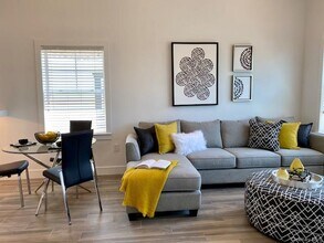 148 S Front St in Farmingdale, NY - Building Photo - Building Photo