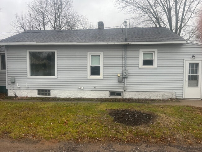 515 North St in Nekoosa, WI - Foto de edificio - Building Photo