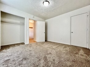 5502 Kalamazoo Ave SE in Kentwood, MI - Foto de edificio - Building Photo