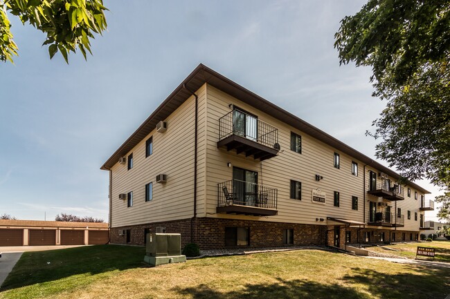 Ridgemont in Grand Forks, ND - Foto de edificio - Building Photo