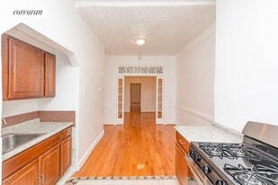 300 Stanhope St in Brooklyn, NY - Building Photo