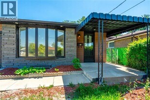 29 Northgate Dr in Hamilton, ON - Building Photo