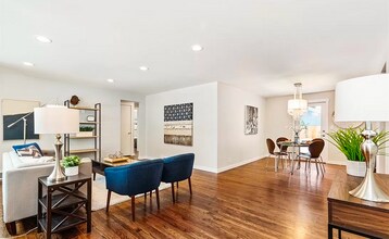 1333 N 192nd St in Shoreline, WA - Foto de edificio - Building Photo