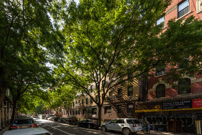 250 W 16th St in New York, NY - Foto de edificio - Building Photo