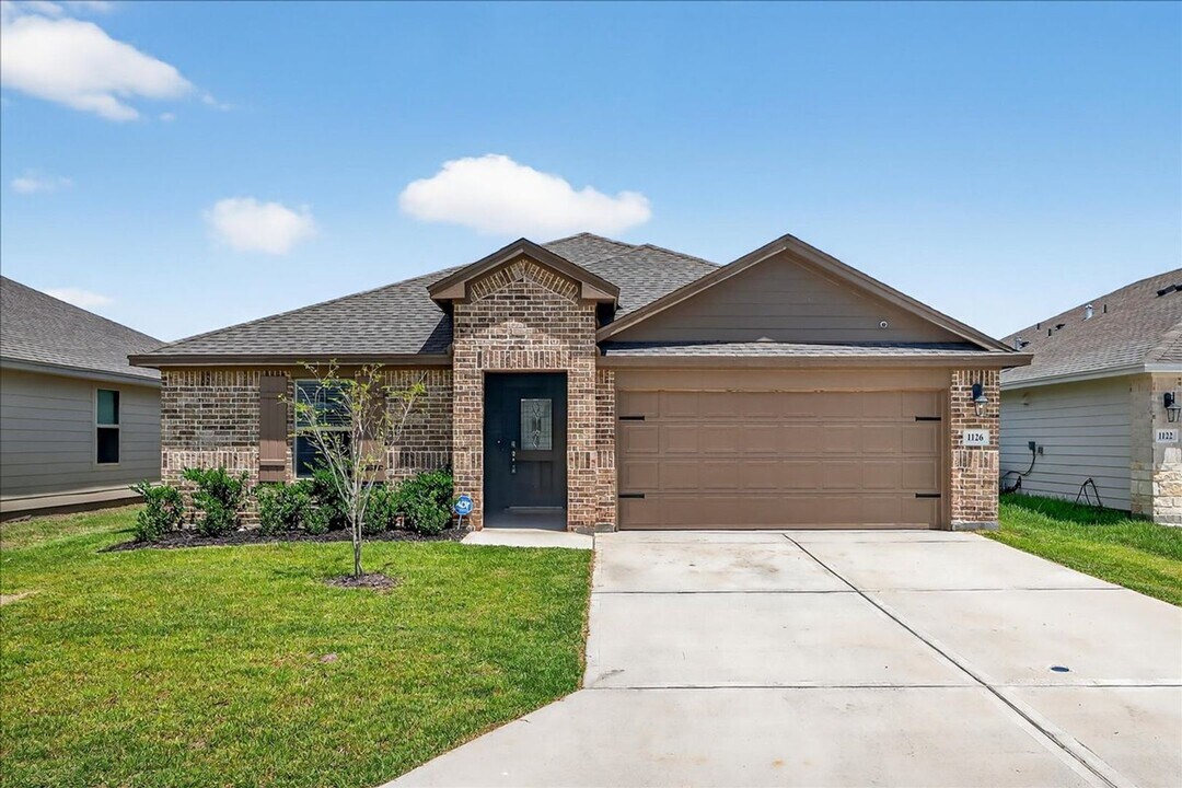 1126 Carnaby St in Corpus Christi, TX - Building Photo