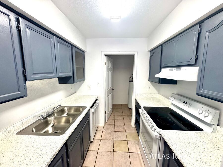104 W Inglewood St in Mesa, AZ - Building Photo