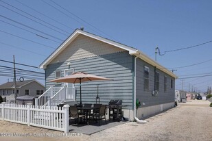 39 E Penguin Way in Lavallette, NJ - Foto de edificio - Building Photo