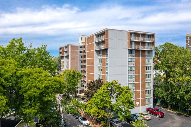 Cambridge Court Apartments 55+ Community in Cambridge, MA - Building Photo - Building Photo