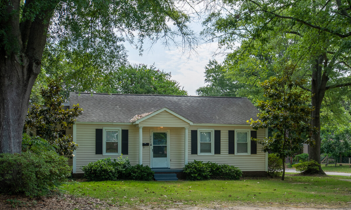 724 Pembroke Ave in Columbia, SC - Foto de edificio