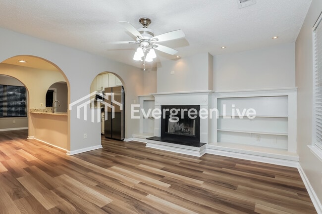 4020 Meadow Glen Way in Fairburn, GA - Building Photo - Building Photo