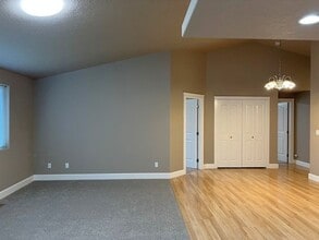 226 Helton Way SE in Salem, OR - Building Photo - Building Photo