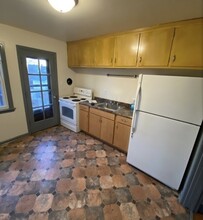 5615 W Wisconsin Ave, Unit Upper Unit in Milwaukee, WI - Building Photo - Building Photo