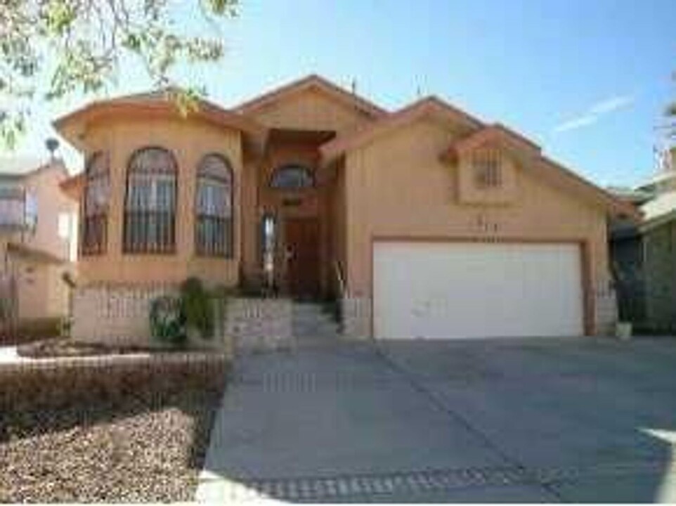 12132 Village Gate Dr in El Paso, TX - Building Photo