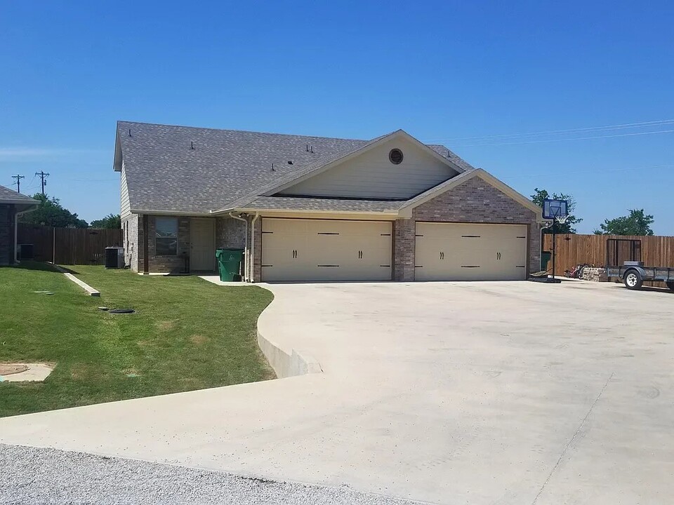 3128 Weave Ct in Granbury, TX - Building Photo