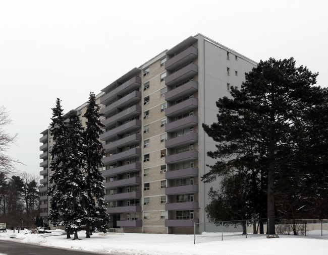 Cresswell Court Apartments in Burlington, ON - Building Photo - Building Photo