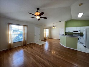 6807 Kingston Dr in Tampa, FL - Building Photo - Building Photo
