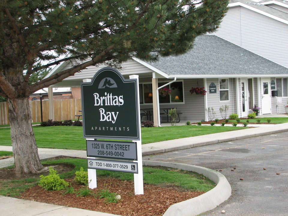 Britta's Bay Apartments in Weiser, ID - Building Photo