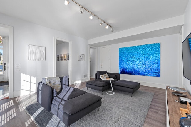 property at 1744 N Palmer St
