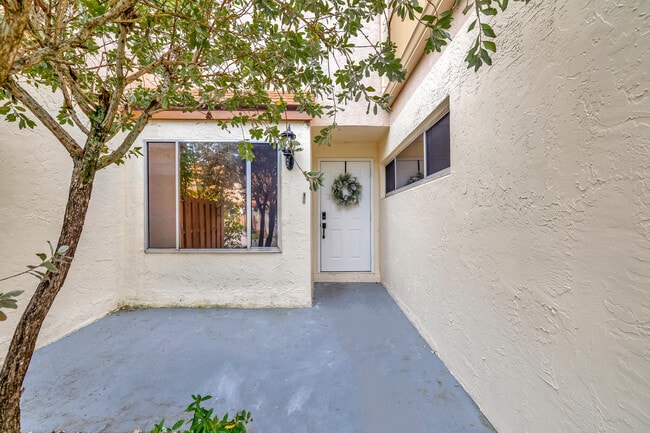 881 NW 81st Way in Plantation, FL - Building Photo - Building Photo