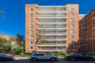 The Barclay Plaza in Forest Hills, NY - Building Photo - Building Photo