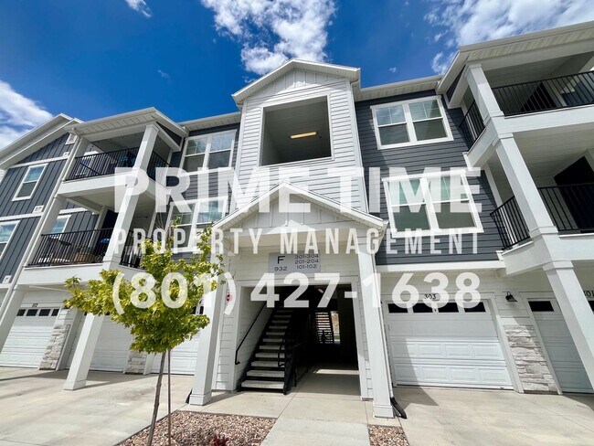 property at 932 W Spider Grn Wy
