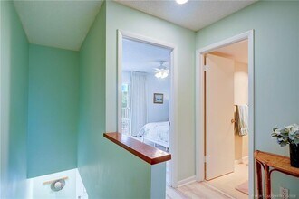 5532 NE Gulfstream Way in Stuart, FL - Building Photo - Building Photo