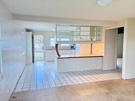 87-622-622 Farrington Hwy in Waianae, HI - Building Photo