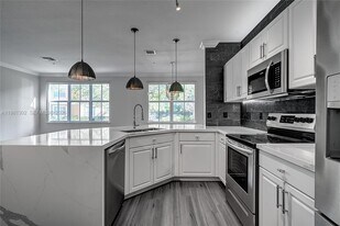 4700 SW 160th Ave in Miramar, FL - Building Photo