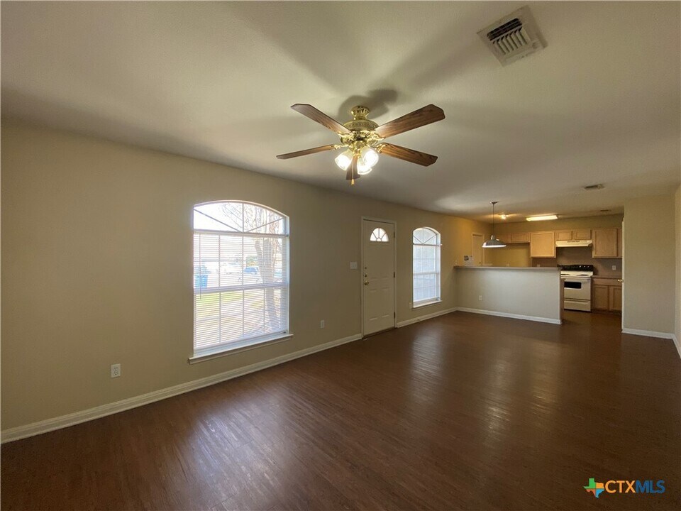 3011 Pine Valley Dr in New Braunfels, TX - Building Photo