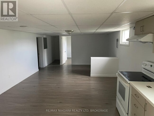 144 Wellington St in Welland, ON - Building Photo - Building Photo