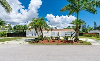 10113 SW 140th St in Miami, FL - Building Photo