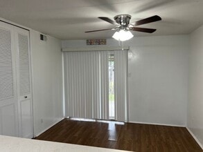 6042 Knoll Krest Dr in San Antonio, TX - Building Photo - Building Photo
