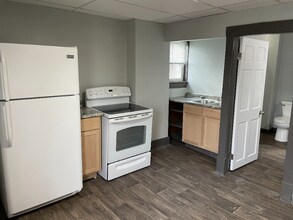 301 W Lincoln St-Unit -Apt 3 in Findlay, OH - Building Photo - Building Photo