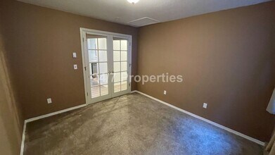 20070 Larkspur Ln in West Linn, OR - Building Photo - Building Photo