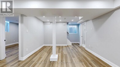 6384 Plowmans Heath in Mississauga, ON - Building Photo - Building Photo