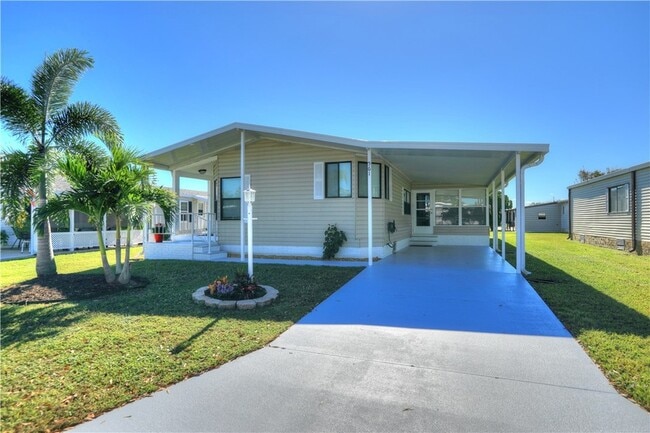561 Dolphin Cir in Sebastian, FL - Building Photo - Building Photo