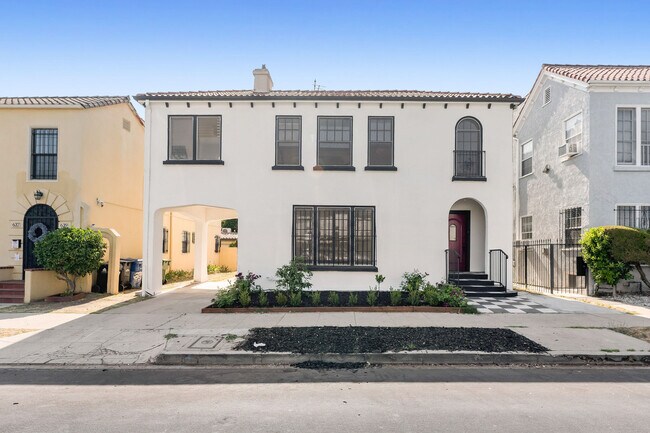 641 N Irving Blvd in Los Angeles, CA - Building Photo - Building Photo