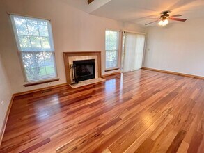 636 Stone Brook Ct in Elk Grove Village, IL - Building Photo - Building Photo
