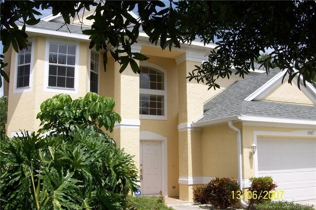 1967 NW Marsh Rabbit Ln in Jensen Beach, FL - Foto de edificio - Building Photo