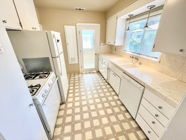 1212 Warner St in Chico, CA - Building Photo - Building Photo