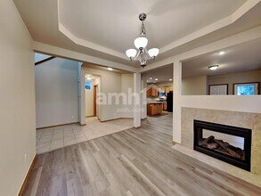 18010 97th Avenue Ct E in Puyallup, WA - Foto de edificio - Building Photo