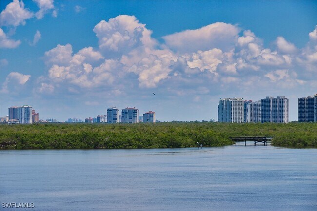 60 Seagate Dr in Naples, FL - Building Photo - Building Photo