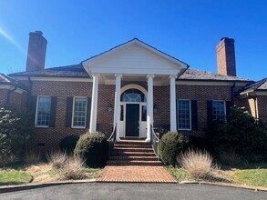 935 Garth Rd in Charlottesville, VA - Building Photo - Building Photo
