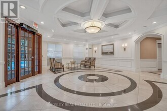 3085 Bloor St W in Toronto, ON - Building Photo - Building Photo