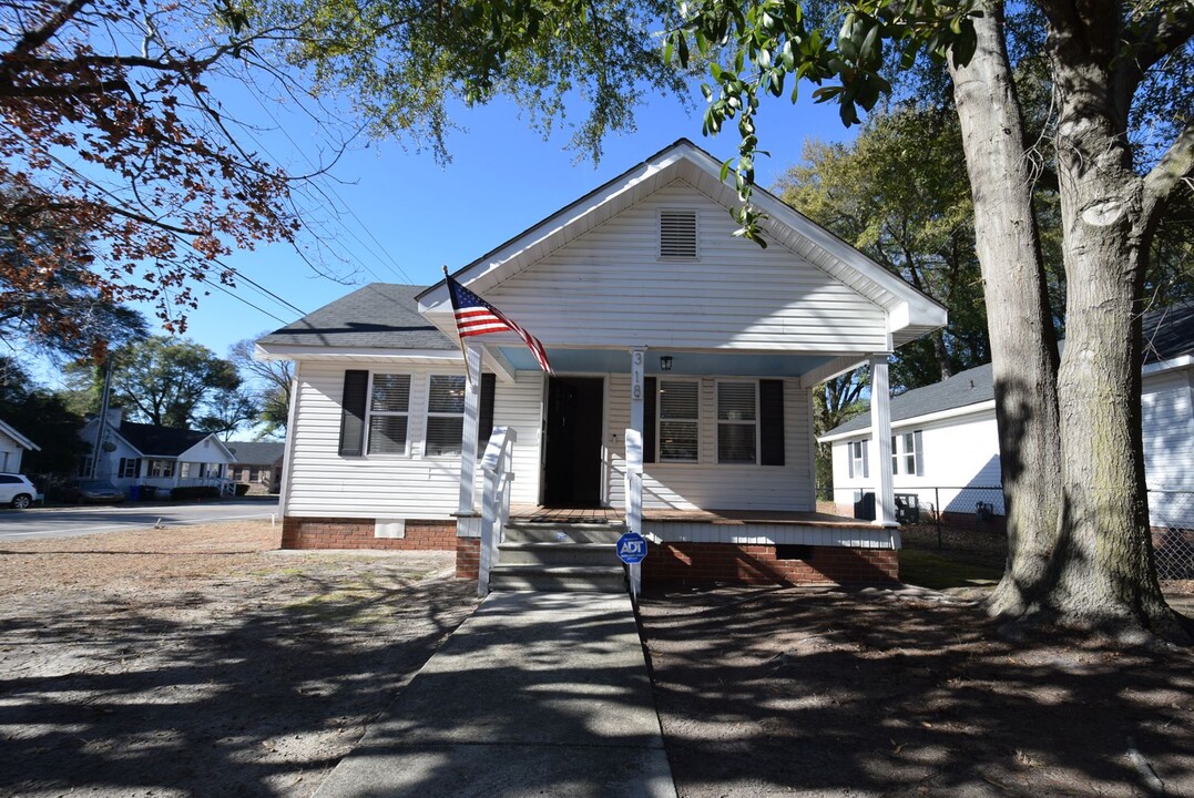 318 Bryan St in Fayetteville, NC - Foto de edificio