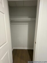 77 Park Dr, Unit D in Boston, MA - Foto de edificio - Building Photo