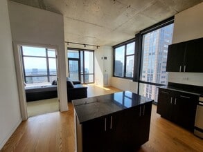 235 W Van Buren St, Unit 3614 in Chicago, IL - Building Photo - Building Photo
