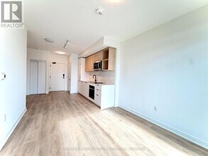 1185 Dupont St in Toronto, ON - Building Photo - Building Photo