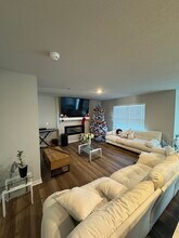 1603 NE Crossing Oaks Ln in Ankeny, IA - Foto de edificio - Building Photo