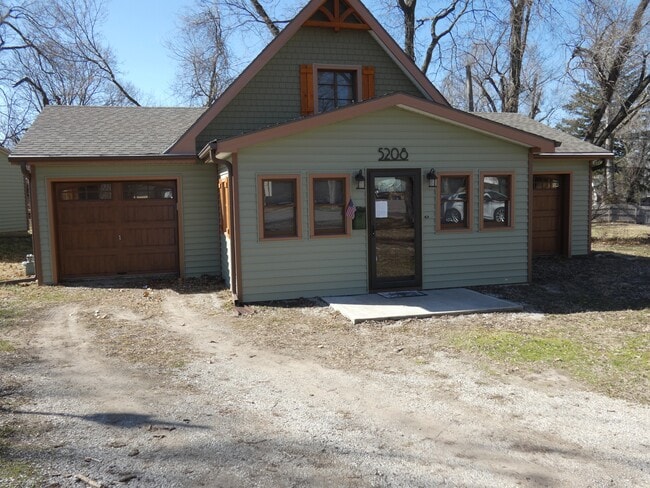 5208 N Bellefontaine Ave in Kansas City, MO - Building Photo - Building Photo